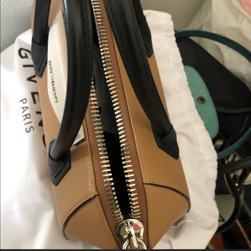 Authentic givenchy antigona tri color - Picture 5 of 8
